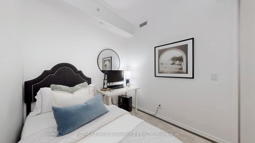 2608-70 Temperance Street, Toronto, ON - Indoor Photo Showing Bedroom