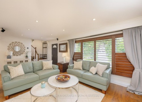 105 Catalina Drive, Toronto, ON - Indoor Photo Showing Living Room