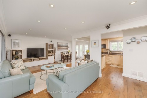 105 Catalina Drive, Toronto, ON - Indoor Photo Showing Living Room