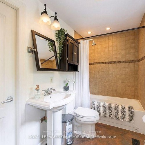 105 Catalina Drive, Toronto, ON - Indoor Photo Showing Bathroom