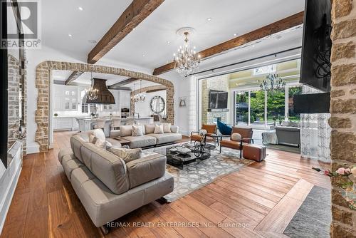 1470 Mississauga Road, Mississauga, ON - Indoor Photo Showing Living Room