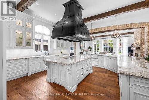 1470 Mississauga Road, Mississauga, ON - Indoor Photo Showing Kitchen With Upgraded Kitchen