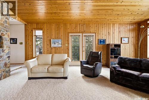 250 Prospect Crescent, Lumsden, SK - Indoor Photo Showing Living Room