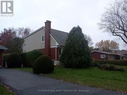30 SUNNYCREST DRIVE  Ottawa, ON K2E 5Y2