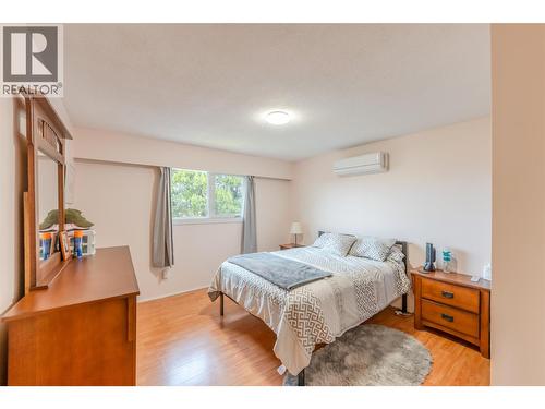 1418 Fairview Road, Oliver, BC - Indoor Photo Showing Bedroom