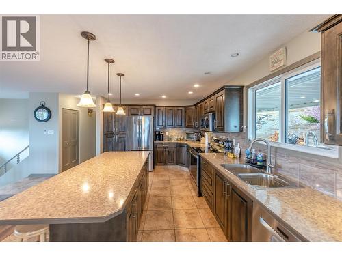 1418 Fairview Road, Oliver, BC - Indoor Photo Showing Kitchen With Double Sink With Upgraded Kitchen