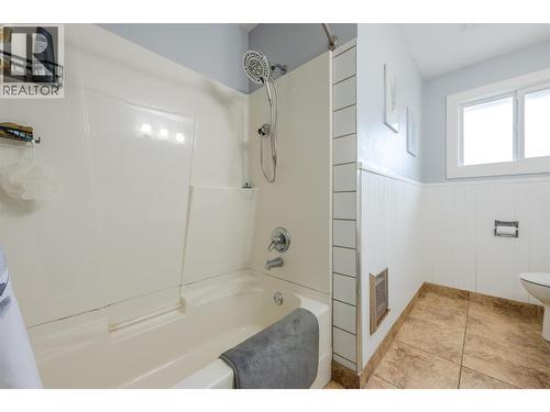 1418 Fairview Road, Oliver, BC - Indoor Photo Showing Bathroom