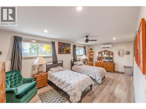 1418 Fairview Road, Oliver, BC - Indoor Photo Showing Bedroom