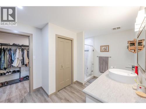 1418 Fairview Road, Oliver, BC - Indoor Photo Showing Bathroom