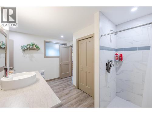 1418 Fairview Road, Oliver, BC - Indoor Photo Showing Bathroom