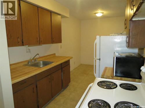 3926 Castle Road, Regina, SK - Indoor Photo Showing Kitchen