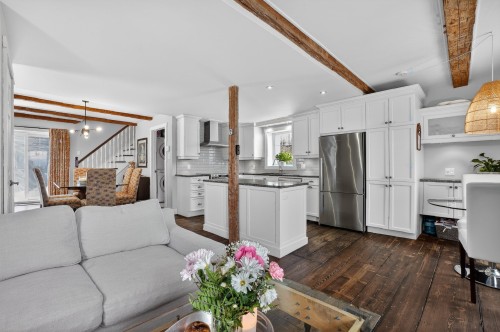 Salon - 1309 Route 139 N., Sutton, QC - Indoor