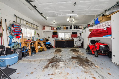 Garage - 1309 Route 139 N., Sutton, QC - Indoor Photo Showing Garage