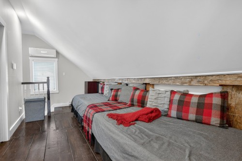 Mezzanine - 1309 Route 139 N., Sutton, QC - Indoor