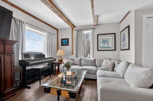 Salon - 1309 Route 139 N., Sutton, QC - Indoor Photo Showing Living Room