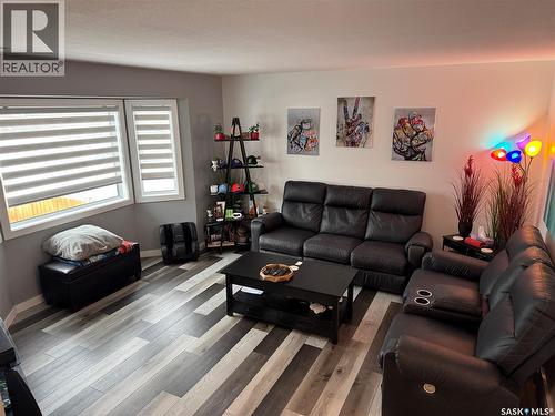 132 Barber Crescent, Saskatoon, SK - Indoor Photo Showing Living Room