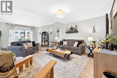 7 Etherington Crescent, Binbrook, ON - Indoor Photo Showing Living Room