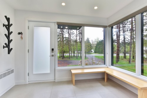 Hall d'entrée/Vestibule - 1202 Rue Shefford, Bromont, QC - Indoor Photo Showing Other Room