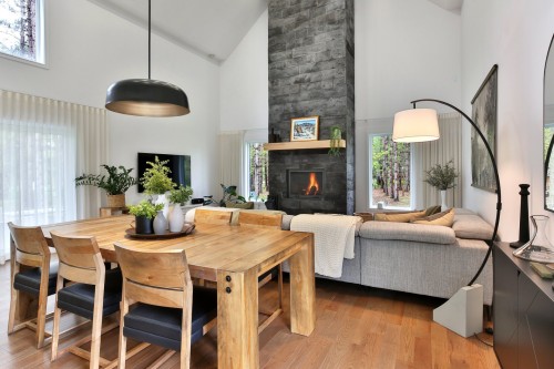 Vue d'ensemble - 1202 Rue Shefford, Bromont, QC - Indoor Photo Showing Other Room With Fireplace