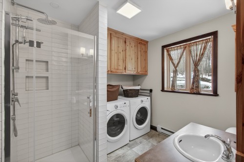 Salle de bains - 21 Ch. Paul-Grégoire, La Minerve, QC - Indoor Photo Showing Laundry Room