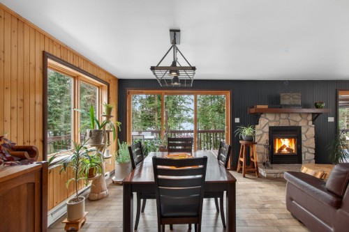 Salle à manger - 21 Ch. Paul-Grégoire, La Minerve, QC - Indoor Photo Showing Dining Room With Fireplace