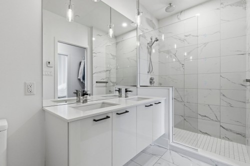 Master Bathroom - 1006-1910 Rue Des Bassins, Montréal (Le Sud-Ouest), QC - Indoor Photo Showing Bathroom