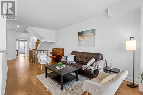 463 Fernside Street, Ottawa, ON - Indoor Photo Showing Living Room