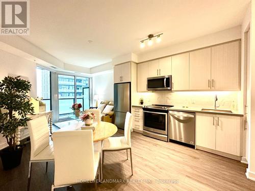 813 - 85 Oneida Crescent, Richmond Hill, ON - Indoor Photo Showing Kitchen With Stainless Steel Kitchen