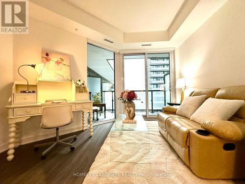 813 - 85 Oneida Crescent, Richmond Hill, ON - Indoor