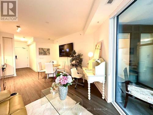 813 - 85 Oneida Crescent, Richmond Hill, ON - Indoor