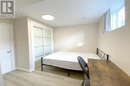 Lower Unit - 910 Reeves Avenue, London North (North I), ON - Indoor Photo Showing Bedroom