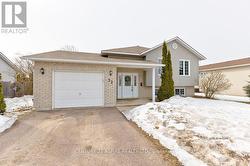 32 HIGHLAND PARK DRIVE  Petawawa, ON K8H 3S2