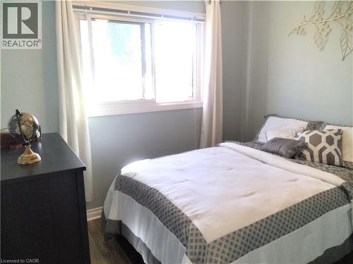 Bedroom featuring dark wood-type flooring and baseboards - 1492 Sandgate Crescent Unit# Upper, Mississauga, ON - Indoor Photo Showing Bedroom