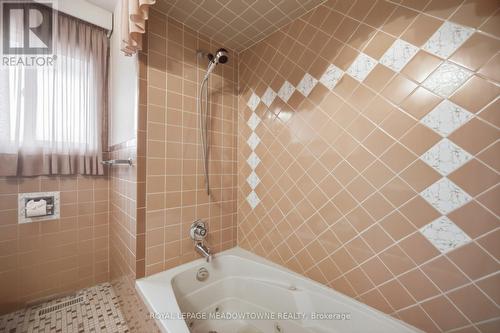 854 Runningbrook Drive, Mississauga, ON - Indoor Photo Showing Bathroom