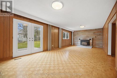 854 Runningbrook Drive, Mississauga, ON - Indoor With Fireplace