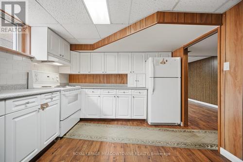 854 Runningbrook Drive, Mississauga, ON - Indoor Photo Showing Kitchen