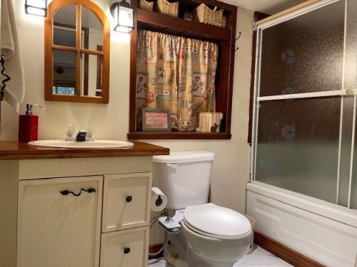 Salle de bains attenante à la CCP - 138-139-2500 Ch. Des Chênes E., La Conception, QC - Indoor Photo Showing Bathroom