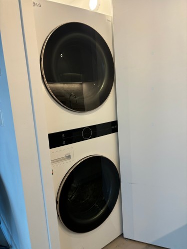 Laundry - 604-2320 Rue Tupper, Montréal (Ville-Marie), QC - Indoor Photo Showing Laundry Room