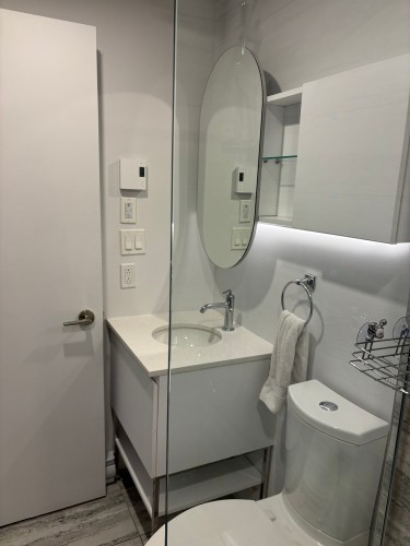 Bathroom - 604-2320 Rue Tupper, Montréal (Ville-Marie), QC - Indoor Photo Showing Bathroom