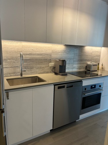 Kitchen - 604-2320 Rue Tupper, Montréal (Ville-Marie), QC - Indoor Photo Showing Kitchen With Upgraded Kitchen