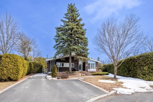 1300 Place de Ste-Foy  Saint-Bruno-De-Montarville, QC J3V 3C5