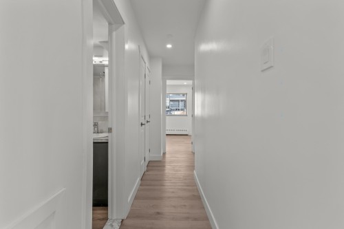 Hall d'entrée/Vestibule - 111-4200 Av. Bourret, Montréal (Côte-Des-Neiges/Notre-Dame-De-Grâce), QC - Indoor Photo Showing Other Room