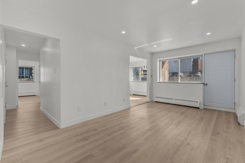 Salon - 111-4200 Av. Bourret, Montréal (Côte-Des-Neiges/Notre-Dame-De-Grâce), QC - Indoor