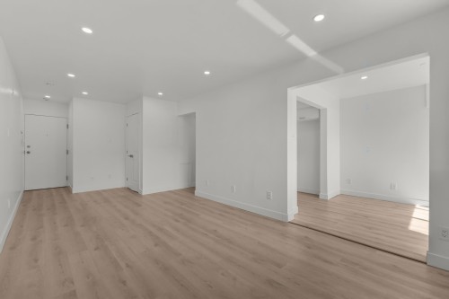 Salon - 111-4200 Av. Bourret, Montréal (Côte-Des-Neiges/Notre-Dame-De-Grâce), QC - Indoor Photo Showing Other Room