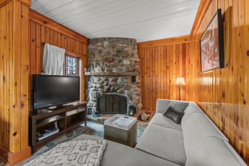 Salon - 20 26E Avenue, Pincourt, QC - Indoor Photo Showing Living Room With Fireplace
