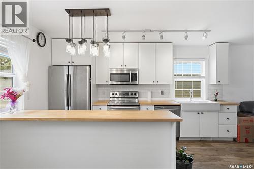 929 K Avenue N, Saskatoon, SK - Indoor Photo Showing Kitchen With Upgraded Kitchen