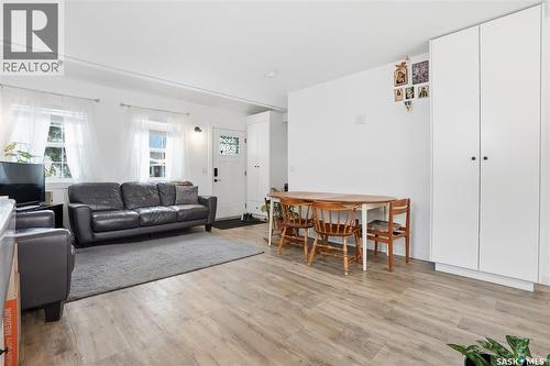 929 K Avenue N, Saskatoon, SK - Indoor Photo Showing Living Room
