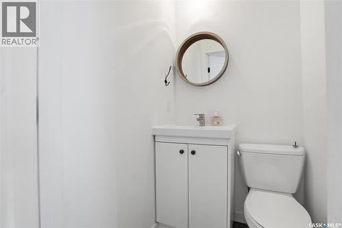 929 K Avenue N, Saskatoon, SK - Indoor Photo Showing Bathroom