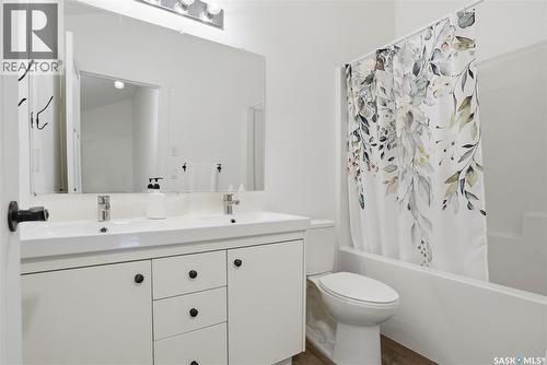 929 K Avenue N, Saskatoon, SK - Indoor Photo Showing Bathroom