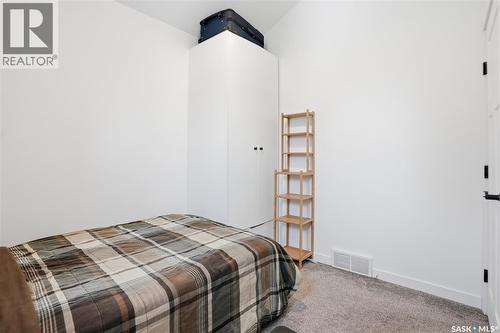 929 K Avenue N, Saskatoon, SK - Indoor Photo Showing Bedroom